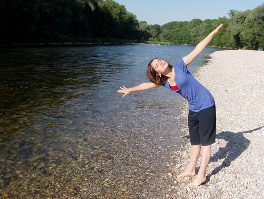 Julia an der Isar